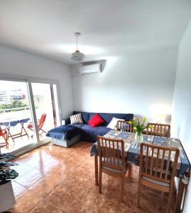 Sunny flat with balcony and sea views