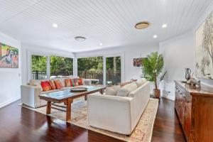 Dual-living amongst the rainforest, Little Cove