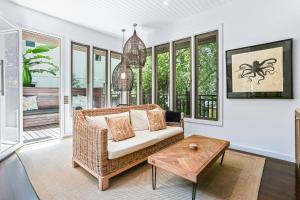 Dual-living amongst the rainforest, Little Cove