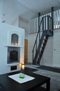 Käpälämäki puhtaan veden äärellä omassa rauhassa