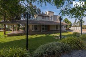 StayVistas Silver Grove - Serene Haven with Expansive Lawn & Terrace