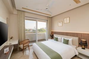 Foxtrail, Sector 42 - AM Hotel Kollection