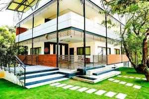 42 Acre Luxury Farm Stay in Sakleshpur by goREAL - Navūru