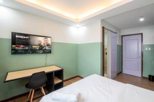 St. Marvin Studio M606