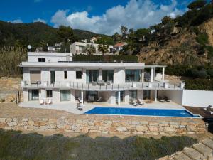 Gran Piscina Hidromasaje playa privada y sauna