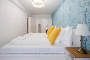 Lucky River Apartment