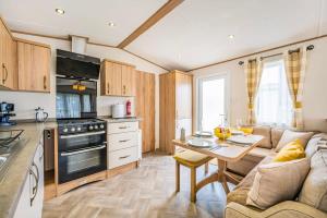 Your Ultimate Holiday Rental at Pevensey Bay 35 Woodland Walk