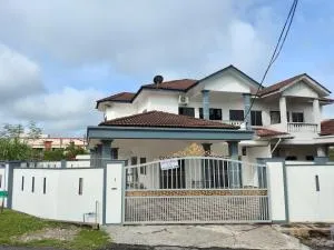 OUR FAMILY HomeStay@ Mentakab - Mentekab