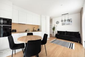 Brzeziny Deluxe Apartment by BookingHost - Hotel 3 stelle a Varsavia