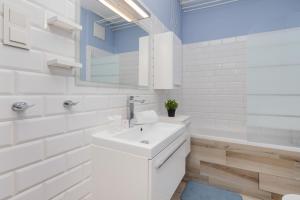 Pastel Lawendowe Wzgórze Studio with Balcony and Parking by Noclegi Renters