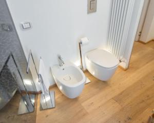 White Moon crema & Parking