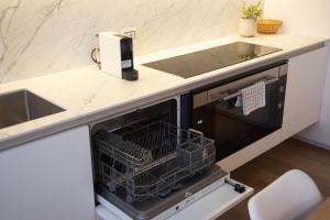 White Moon crema & Parking