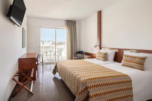 Family Room (2 Adults + 2 Children) room in htop Platja Park