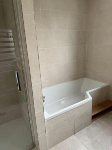 Villas Villa de luxe piscine jacuzzi : photos des chambres