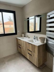 Villas Villa de luxe piscine jacuzzi : photos des chambres