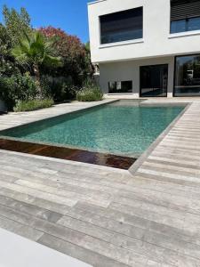 Villas Villa de luxe piscine jacuzzi : photos des chambres