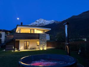 La villa del lago in giardino