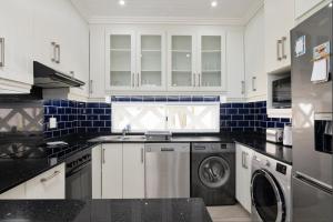 28 Thira, Santorini,Ballito