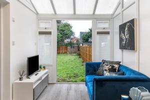 Modern 2 Bedroom APT 3 min walk to Tube station