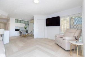 Salt & Sky - Kawana Rooftop Beach Break