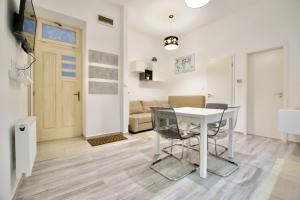 Standard Apartment by Hi5- Csengery street