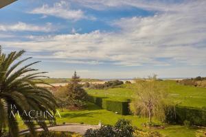 Casa Otañes. En la playa, con piscina privada.