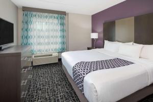 One-Bedroom King Suite - Non-Smoking room in La Quinta by Wyndham Chattanooga - East Ridge