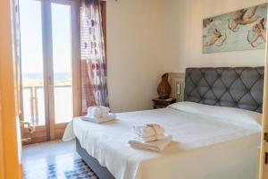 Luxury Palace Attico vista mare e torre Cabrera