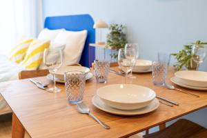 Colorful Apartment - Balcony, Free Parking, by Gravity Prague