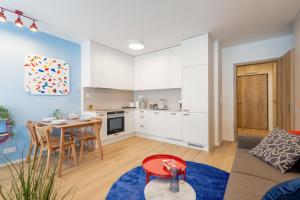 Colorful Apartment - Balcony, Free Parking, by Gravity Prague