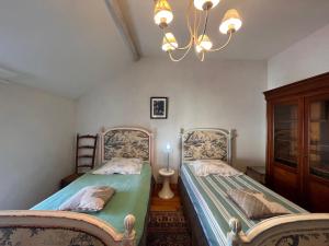 Maisons de vacances Gite Bouges-le-Chateau, 3 pieces, 6 personnes - FR-1-591-160 : photos des chambres