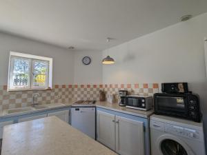 Charmant gîte rénové en Berry avec grand terrain, cheminée, et proximité UNESCO et thermes - FR-1-591-212