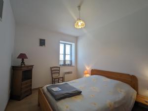 Charmant gîte rénové en Berry avec grand terrain, cheminée, et proximité UNESCO et thermes - FR-1-591-212