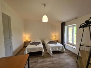 Maisons de vacances Maison tranquille avec jardin, proche Chateauroux, 4 ch., 3 sdb, terrasse, barbecue, parking - FR-1-591-358 : photos des chambres