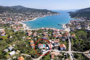 Villa Stone - Pool house 100 meters from the beach