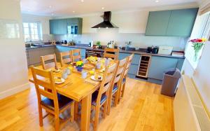 CROYDE MEADOWBANK 4 Bedrooms