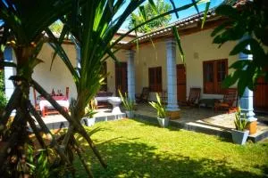 Tropical Garden Homestay Pidurangala - Gallinda