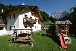 Apartment with Terrace room in Ciasa Mirio'