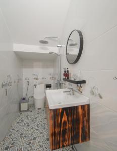 Phòng Giường Đôi Với Phòng Tắm Chung (Double Room with Shared Bathroom)