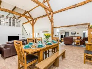 Pass the Keys Large Thatched Barn near Bosham - Fishbourne