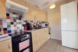 CAE GRUGOG COTTAGE-3 Bed-Sleeps 6-Ground Floor Bathroom