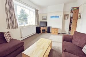 CAE GRUGOG COTTAGE-3 Bed-Sleeps 6-Ground Floor Bathroom