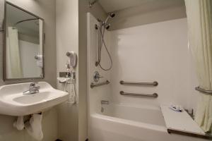 Queen Studio Suite - Non-Smoking room in Microtel Inn & Suites by Wyndham Tuscaloosa