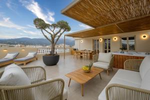 Balcony Luxury Apartment Kalamata