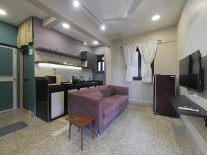 Queenie - Bandra west