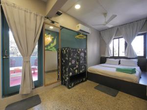 Queenie - Bandra west