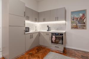 Apartament Ultra-Central Premium cu Parcare Gratuita pe Malul Crisului