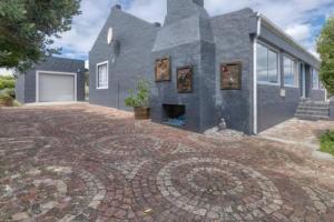 Idyllic seaside escape