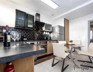 Maisons de vacances Marvel House - Disneyland 5min, Private Parking, Terrace : photos des chambres