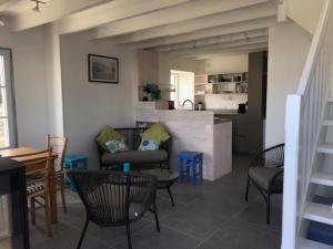 Maisons de vacances Charmante maison a 200m de la plage, avec jardin, terrasse, et connexion Wi-Fi. - FR-1-418-91 : photos des chambres